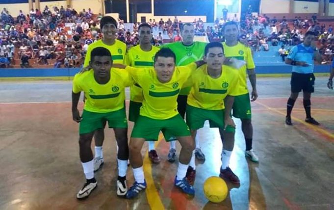 Equipos llevan buena cantidad de hinchas a coliseo.