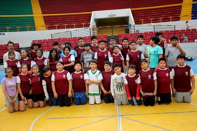 Los de la academia de baloncesto de la Municipalidad Provincial de Arequipa la conocen.