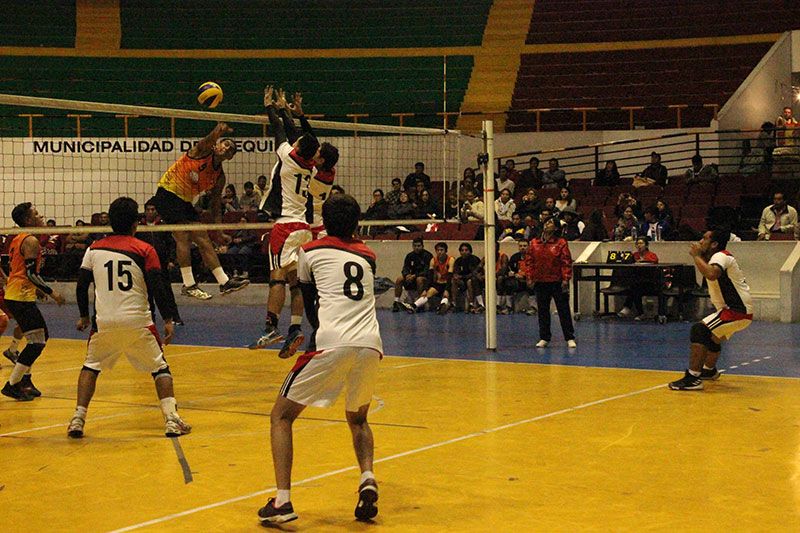 Juan Pablo ganó 3-2 a Ínter y cazó otra vez la dorada en la Liga de Arequipa