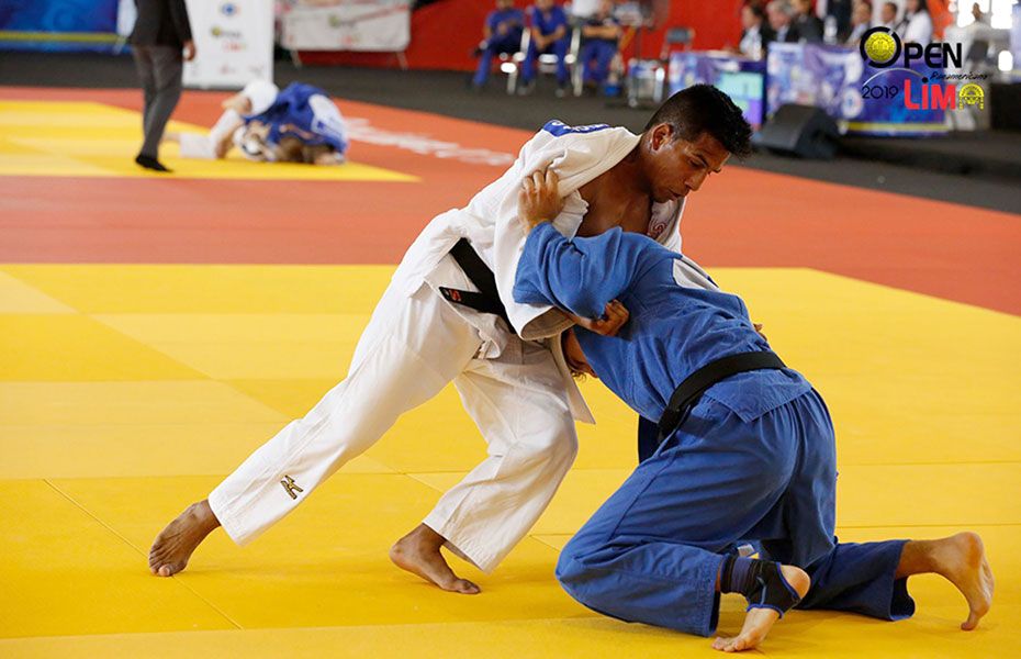 Peruano tuvo que bregar mucho para ganar la medalla de oro.