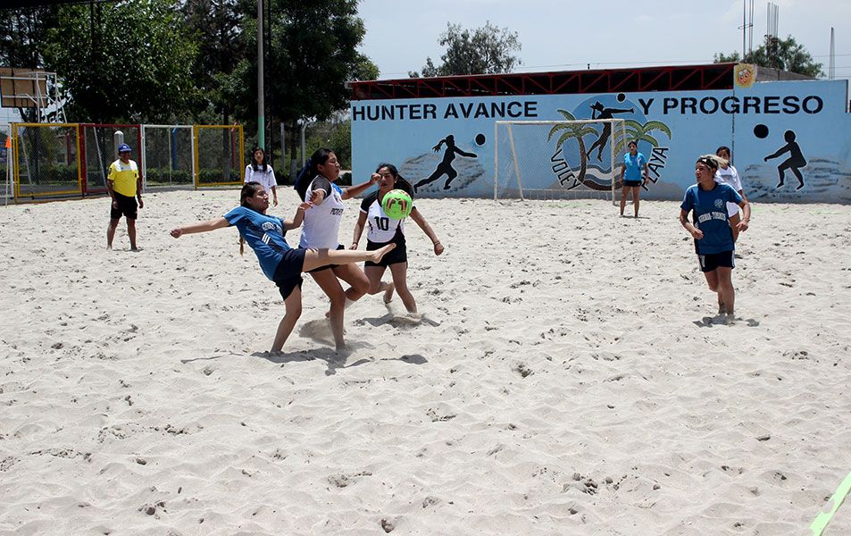 Agustinas cerraron con pierna fuerte la primera fecha del fútbol playa