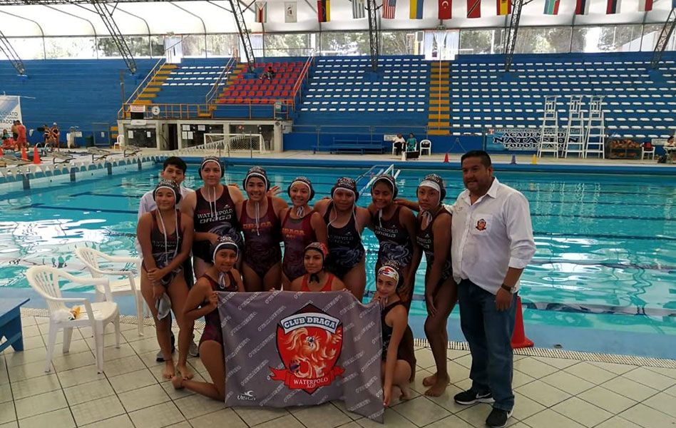 Equipo femenino del Club Draga que se bañó de bronce en el nacional sub-18 de Lima.