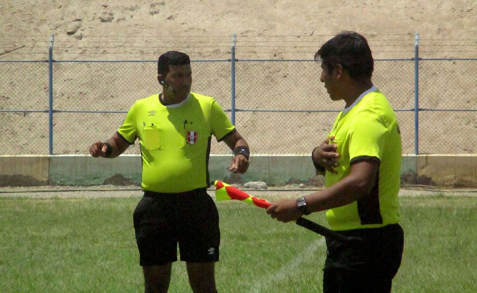 El árbitro Manuel Contreras recibió un golpe del capitán de Ajax FC en la Liga de Pocollay.