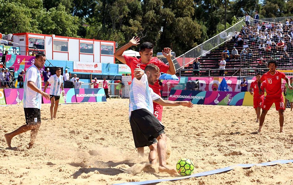 Perú perdió 7-2 ante Argentina en fútbol playa del Suramericano de Playa