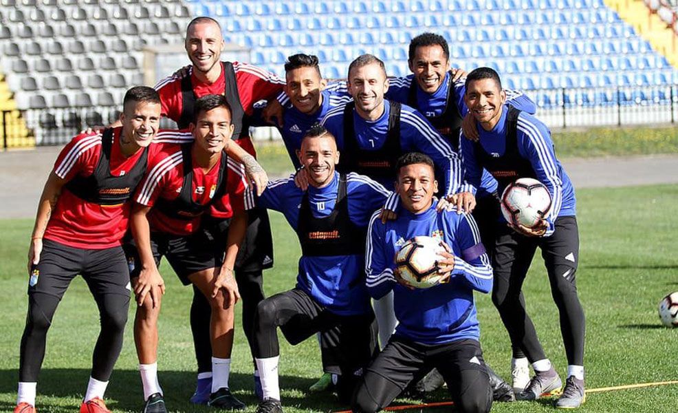 Los futbolistas de Cristal se mostraron ilusionados con su debut en el torneo.