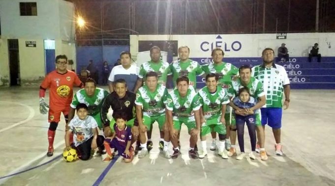 Vigil FC festejó triunfo contundente en la categoría Senior. 