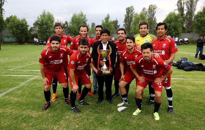 Buen plantel tiene la Promoción 2000.