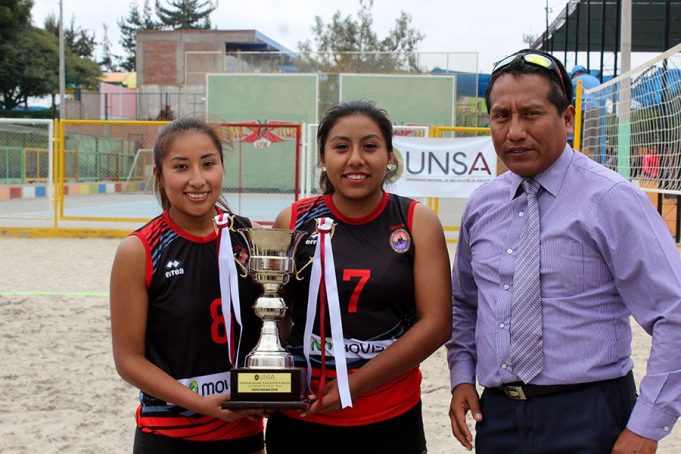 La escuela de Educación se consagró campeón en damas.