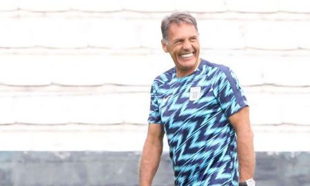 Técnico argentino descartó renunciar a Alianza Lima.