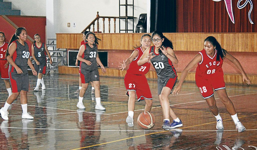 Se abrió el telón en el básquet damas categoría mayores.