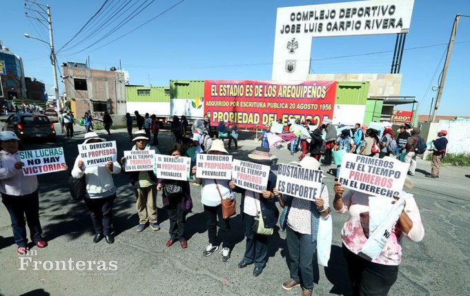 Con pancartas en mano rechazaron el desalojo.