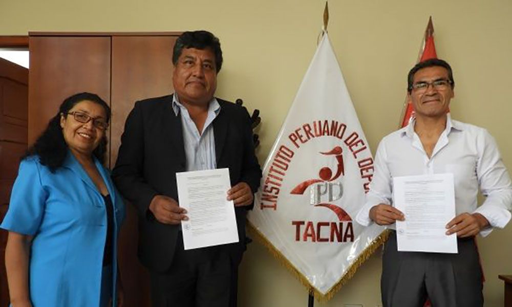 Firma de convenio beneficiará a deportistas locales.