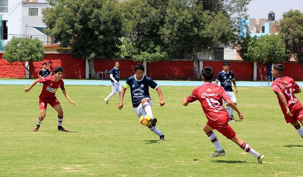 Dos partidos se jugarán hoy en el estadio Umacollo, en el Cercado.