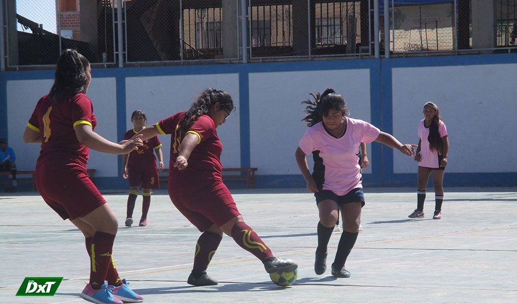 Damas de la categoría B cerraron ayer los cuartos de final en el estadio Paillardelle.