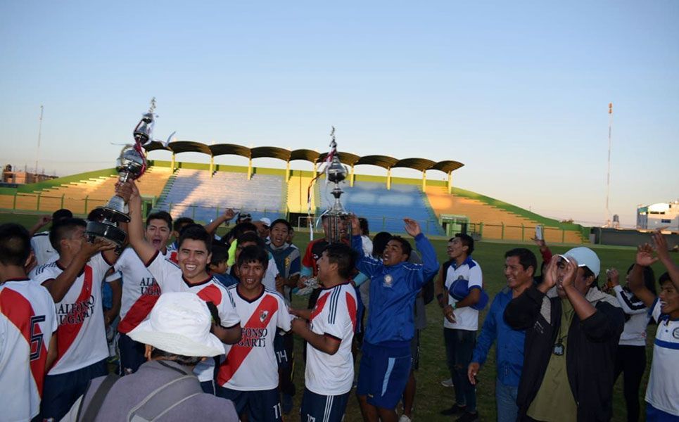 Jugadores, dirigentes e hinchas celebraron estar presentes en la etapa provincial de la Copa Perú.