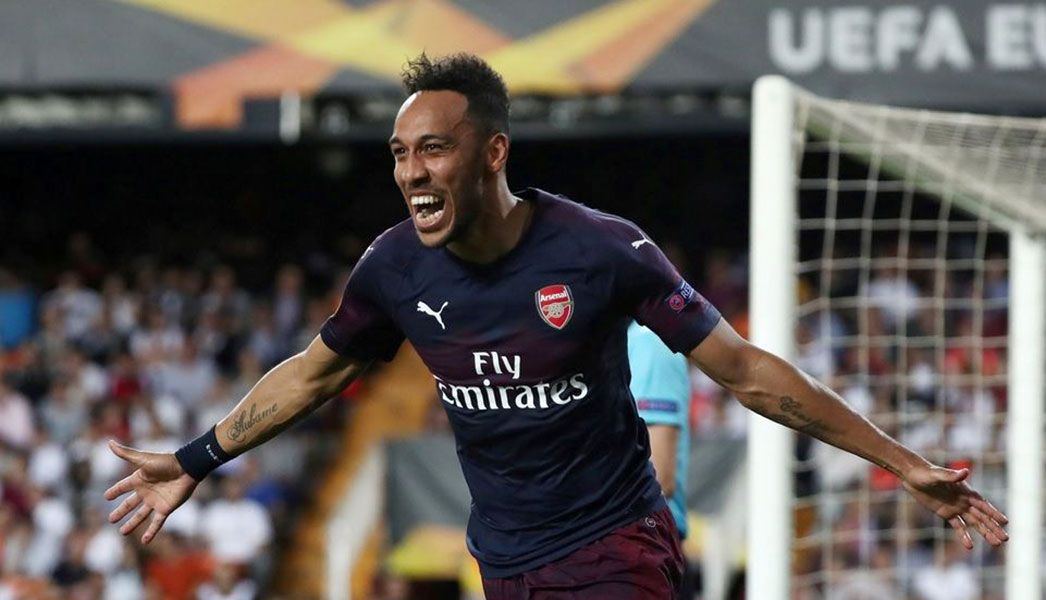 Aubameyang convirtió un triplete en el triunfo de Arsenal.