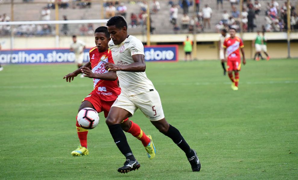 Universitario empata, con gol de penal, a Sport Huancayo