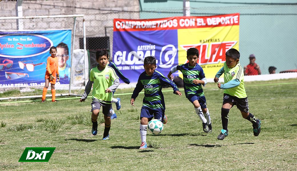 Niños la pasan bien en el torneo de fútbol de la Copa Baterías Global y Alfa