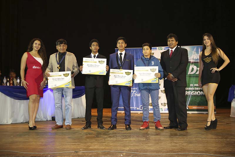 Deportistas tacneños brillaron en ceremonia en Teatro Municipal