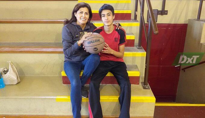 Giovanna y su hijo Mateo comparten el talento del básquet.