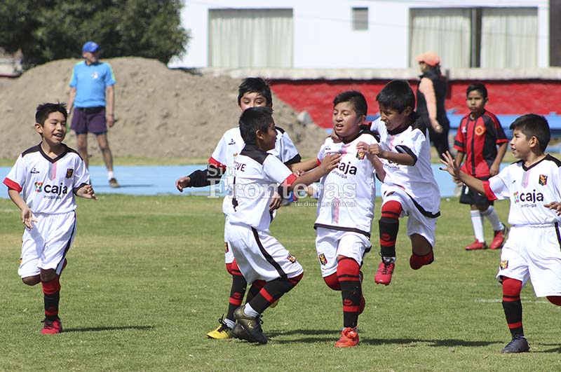Juegan primera fecha del campeonato "Creciendo con el Fútbol"