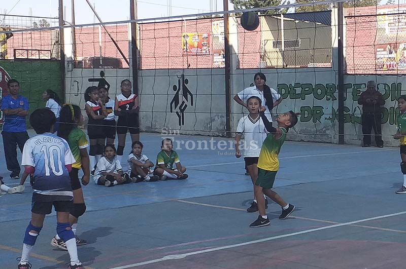 Actuación masculina en novena fecha de vóley del Consorcio