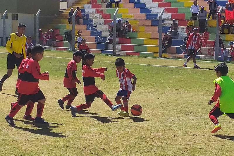 Talentos juegan en primera fecha de torneo de menores en Hunter