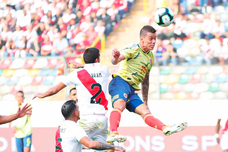 Colombia vence a Perú por 3-0 en amistoso