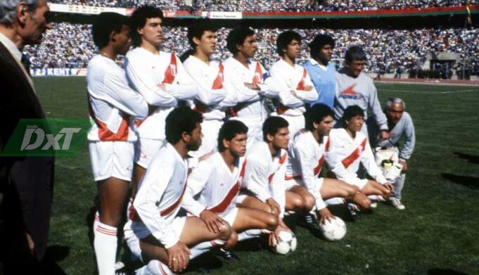 Requena jugó las copas América de 1983, 1987 y 1989.