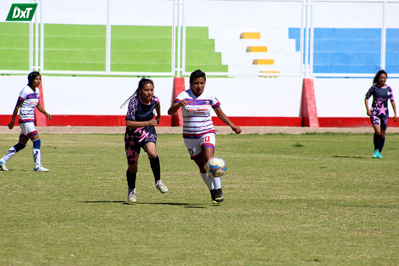 LUCHADO. Dos lideran el torneo Clausura de fútbol femenino