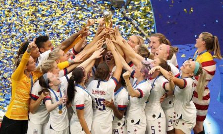 Estados Unidos gana 2-0 a Holanda y alza título en Francia
