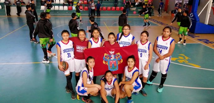 Las chicas del Colegio Padre Damián ganaron en básquet damas.