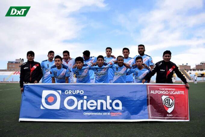 Equipo que saltó al gramado del estadio Torres Belón.