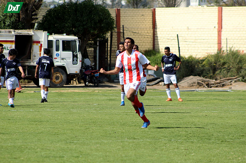 a un paso. Mollendinos ganaron 2-1 a White Star en los minutos finales