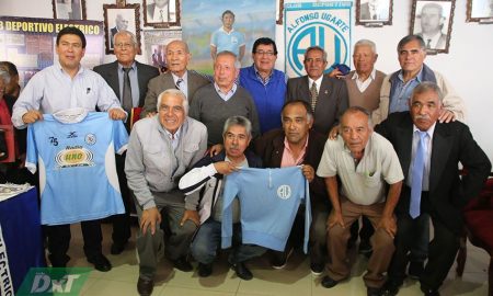 Exfutbolistas tacneños recibieron emblema municipal