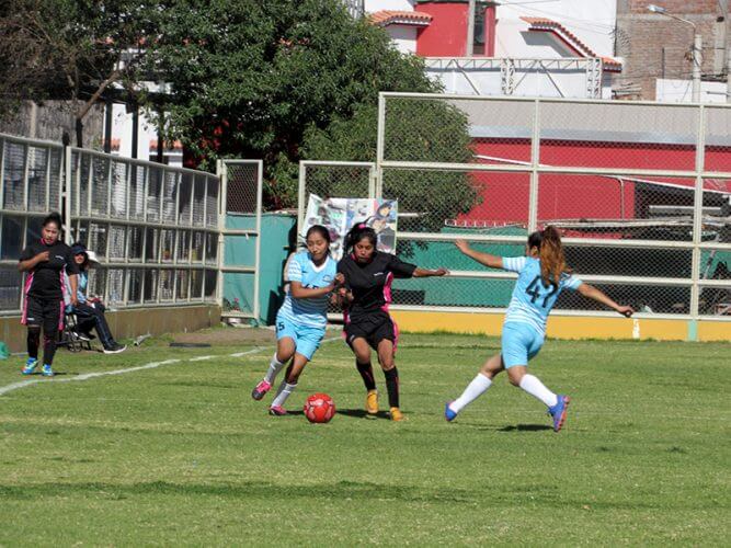 A primera hora, Paucarpata venció 2-1 a Real Characato.