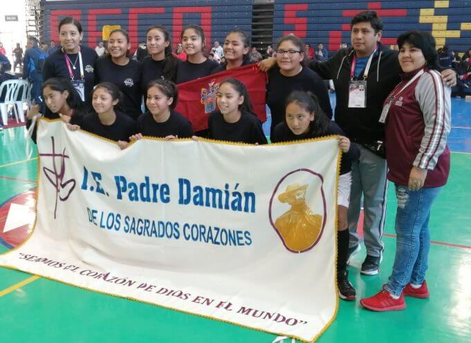 Padre Damián si hoy gana también clasifica al Sudamericano.