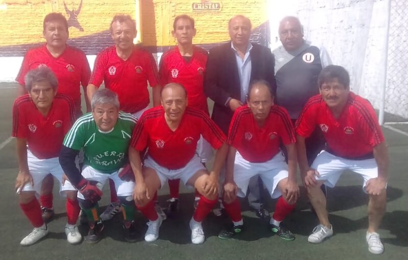 Representación del equipo de Puerto Bravo que desarrolla una buena campaña en el clausura del supermáster.