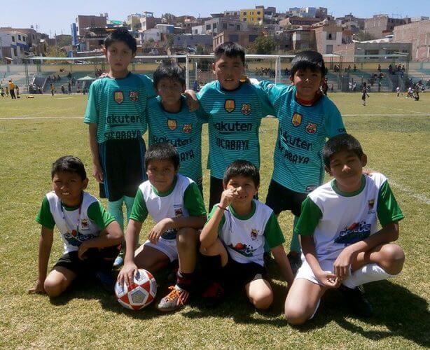 El equipo Escuela Municipal de Socabaya presente. 