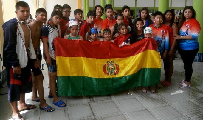 Los Tiburones de Oruro de Bolivia, delegación numerosa.