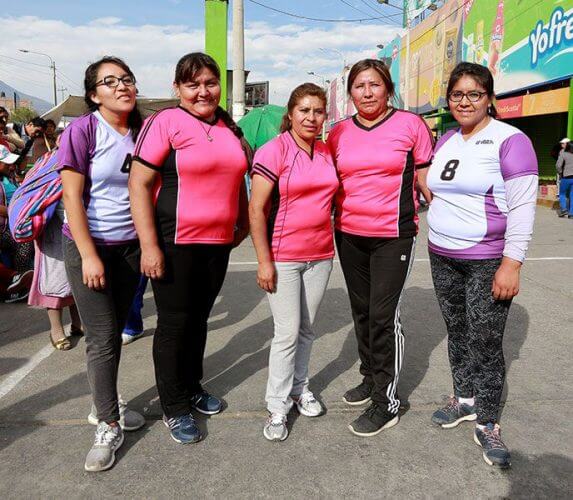 Las chicas de Abacería Arequipa son campeonas en vóley.