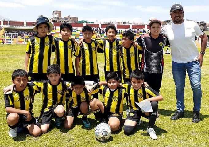 Los chicos del FBC Aurora realizan buena campaña.