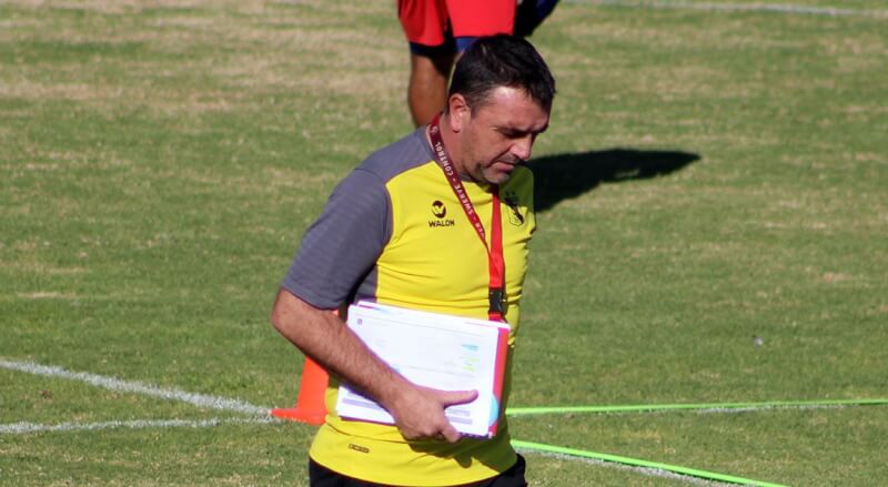 Molestia. Hinchas rojinegros desean la salida de Diego Osella tras el empate ante Comercio