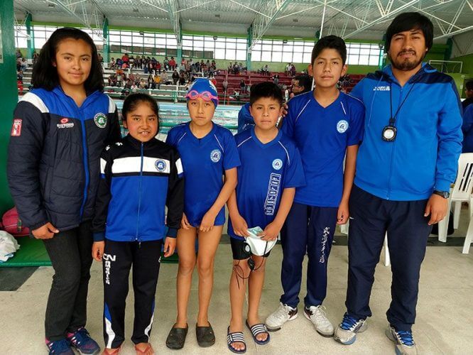 Los pequeños del Club de Natación América de Puno.