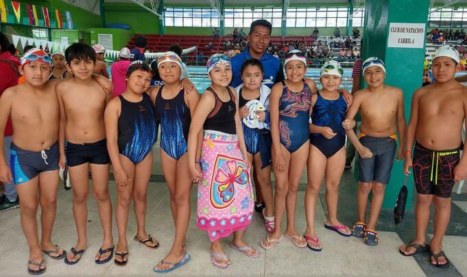 Los pequeños del Club de Natación Bustamante.