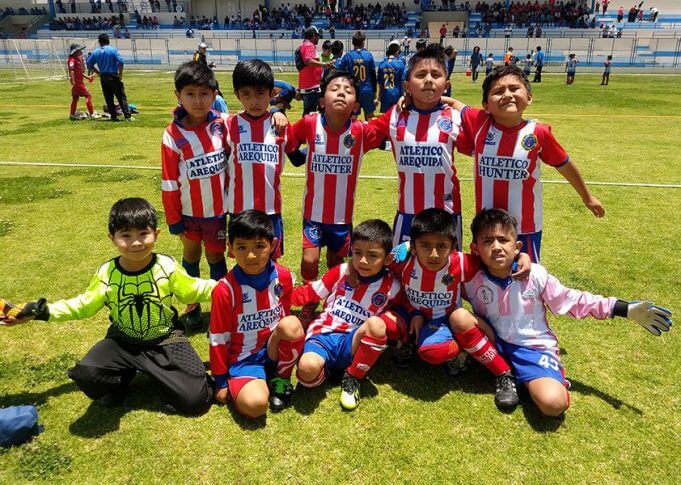 Los niños del Atlético Hunter sub-7 antes de su partido. 