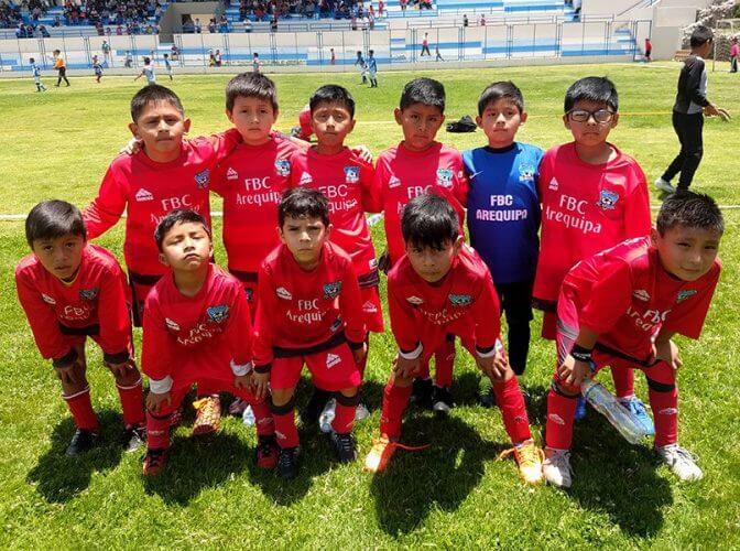 Todos los niños del FBC Arequipa sub-7.