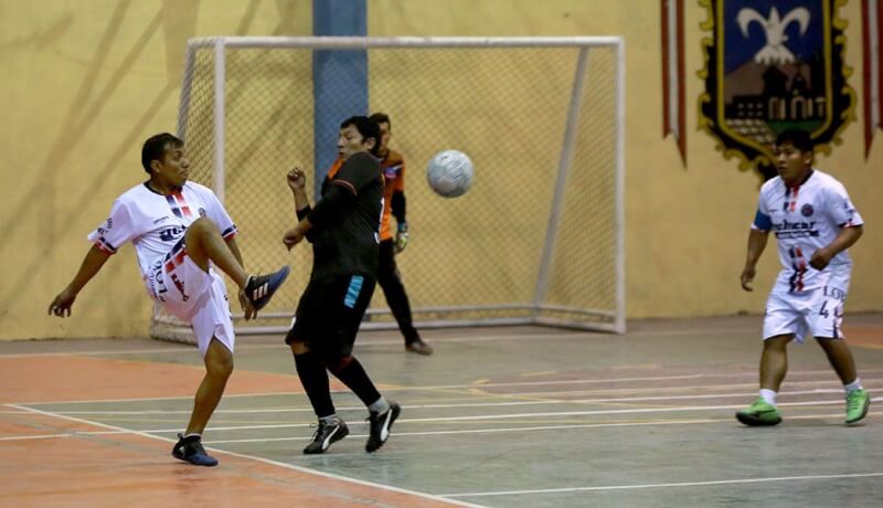 luchado. Buenos partidos en el fulbito de los planchadores