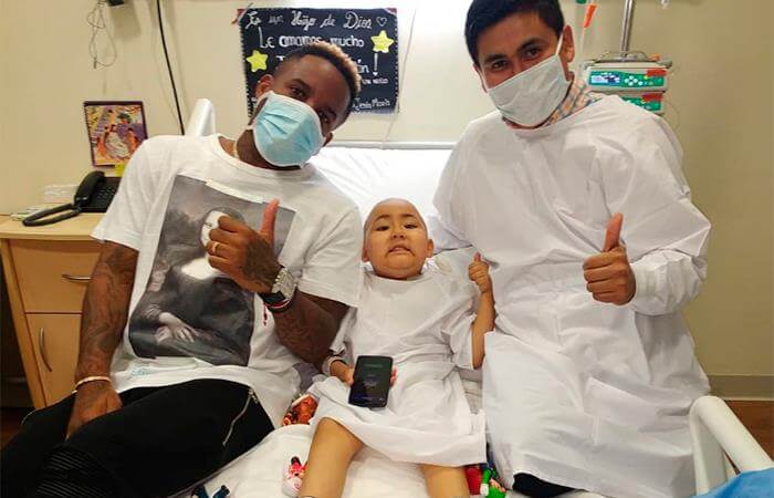 Jefferson Farfán sorprendió a niño con leucemia (Foto: Juan Sebastían Zegarra)