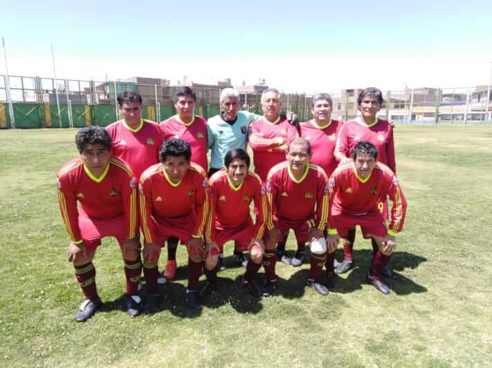 Fútbol Súper Máster. Torneo de los "tíos" en Paucarpata se juega en el estadio de Israel.